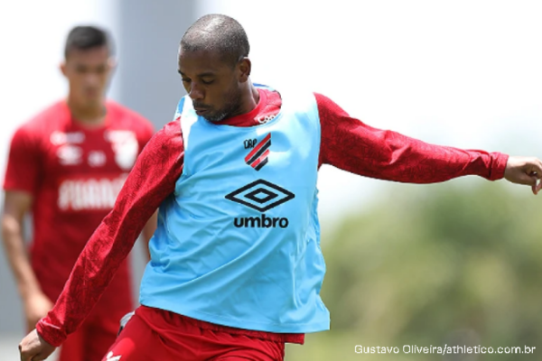 Com desfalques, Athletico-PR enfrenta o Atlético-Mg