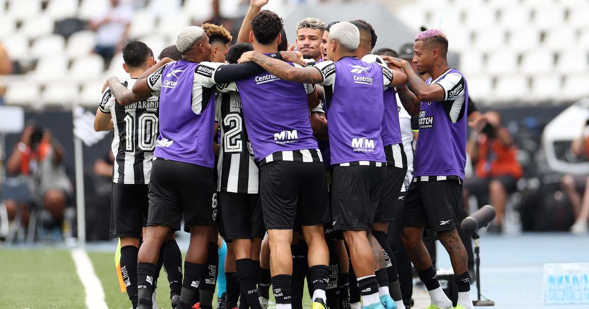 Jogadores do Botafogo exigem pagamento de premiações antes da reapresentação