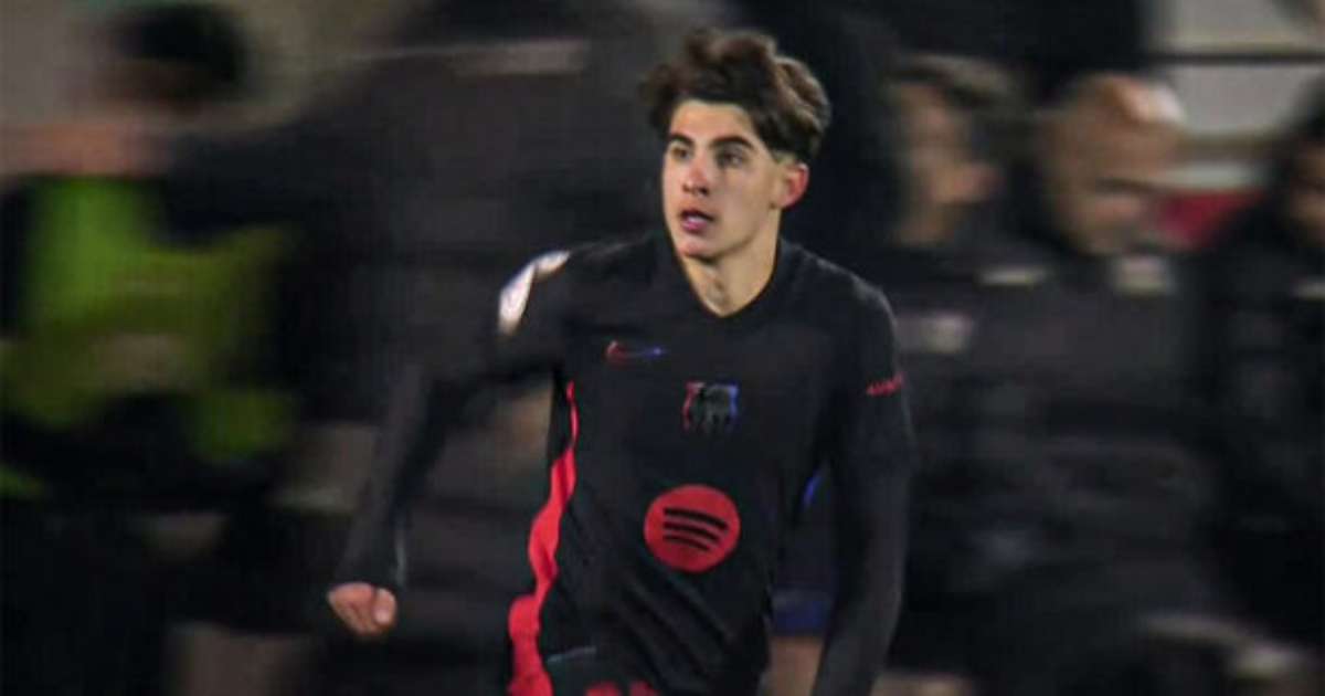 Toni Fernández estreia pelo Barcelona e faz história aos 16 anos