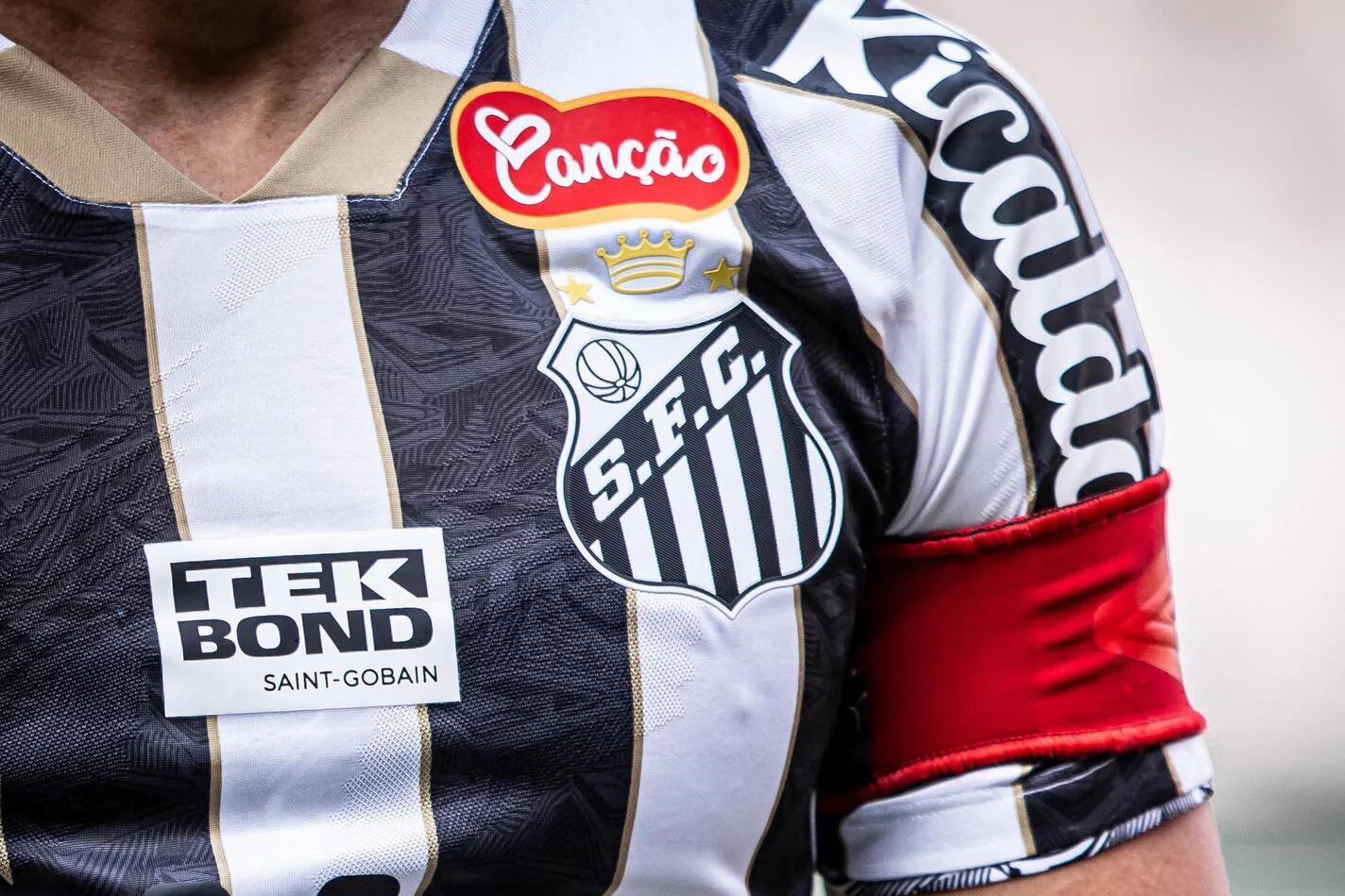 Dificuldade para a torcida, saída de jogador e torcedor viraliza: as últimas notícias do Santos